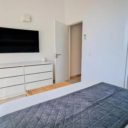 Amazing Cozy Hugo Tauro With Jacuzzi, Pool, Wi-fi Apartment *