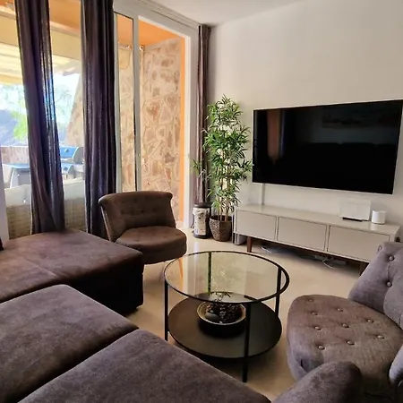 Amazing Cozy Hugo Tauro With Jacuzzi, Pool, Wi-fi Apartment