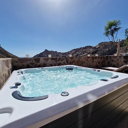 Amazing Cozy Hugo Tauro With Jacuzzi, Pool, Wi-fi