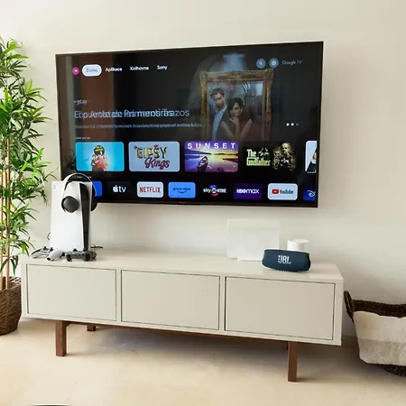 Апартаменты Amazing Cozy Hugo Tauro With Jacuzzi, Pool, Wi-fi