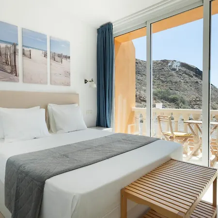 Amazing Cozy Hugo Tauro With Jacuzzi, Pool, Wi-fi Apartment