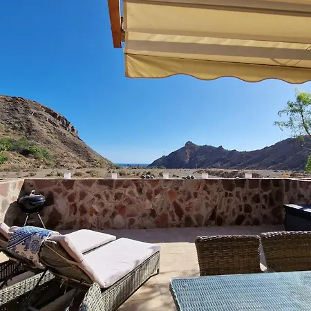 Amazing Cozy Hugo Tauro With Jacuzzi, Pool, Wi-fi Apartment