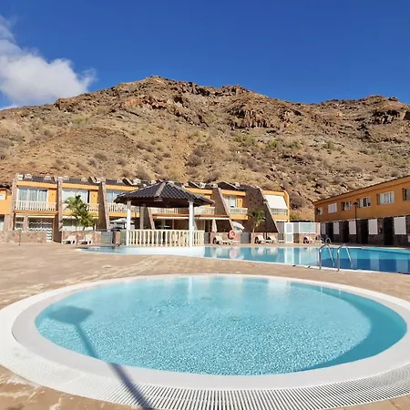Amazing Cozy Hugo Tauro With Jacuzzi, Pool, Wi-fi Apartment